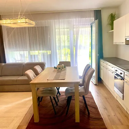 Mark Apartman באלאטונסארסו